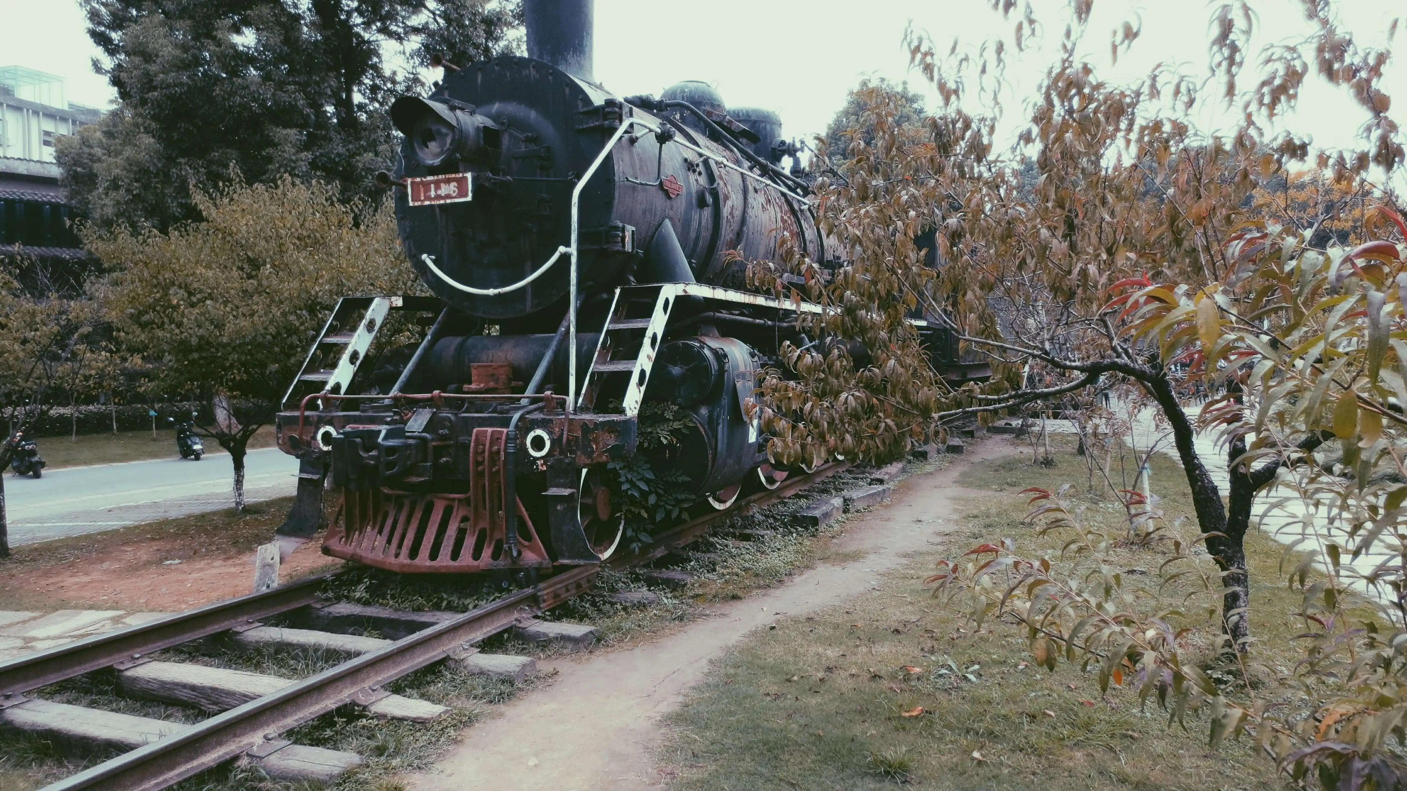 一个伪装成火车头的咖啡店