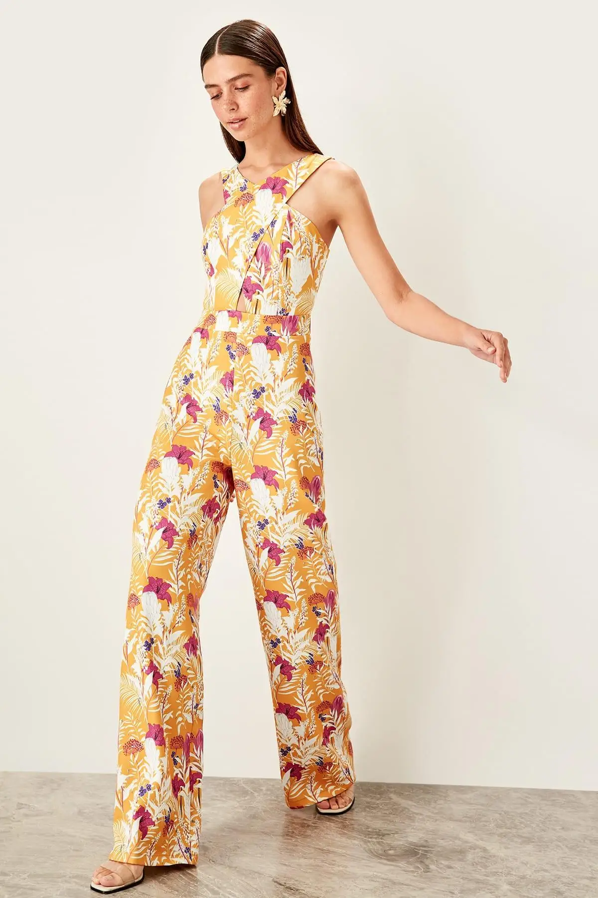 

Trendyol Multicolour Pattern Jumpsuit TWOSS19WX0071