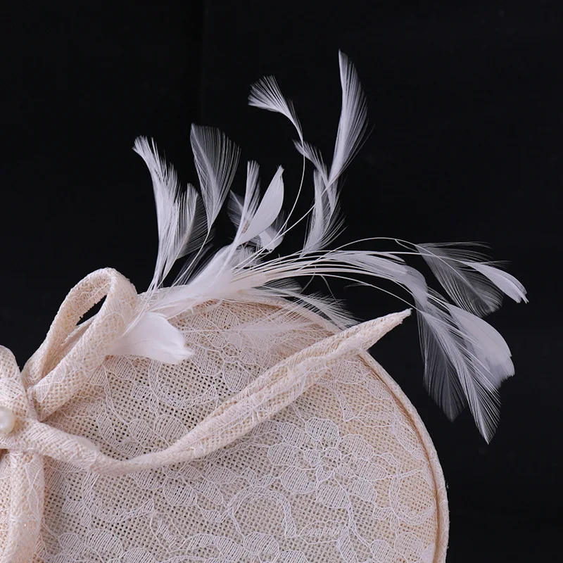 JaneVini plaquinha Noiva перьями Свадебные аксессуары Fascinator свадебные платья, кружево, шляпа, украшение из жемчуга для волос шляпки для невесты Для