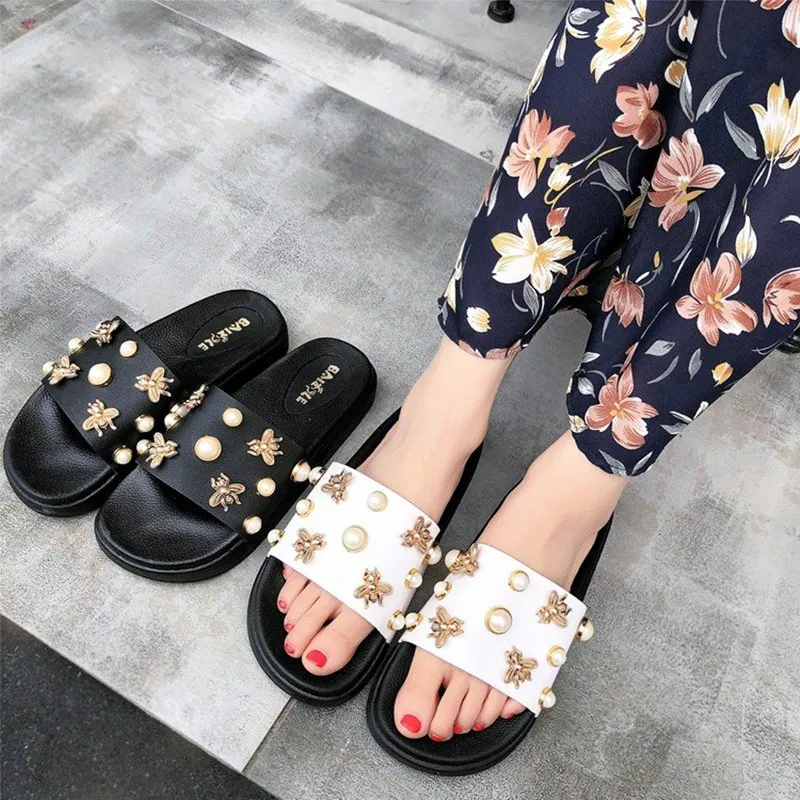 

New style women's slippers for summer 2019, fashionable pearl flat sandals, lovely outdoor slippers with thick bottom