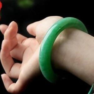 

Burma stone natural A cargo ice waxy type of floating green flowered round bracelet/appraisal certificate gift boxes