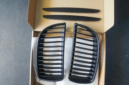 BMW E90 05-08 Matte Black Front Grille 3
