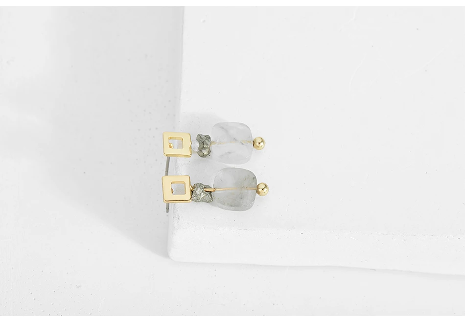 Essense_D2320_01_05