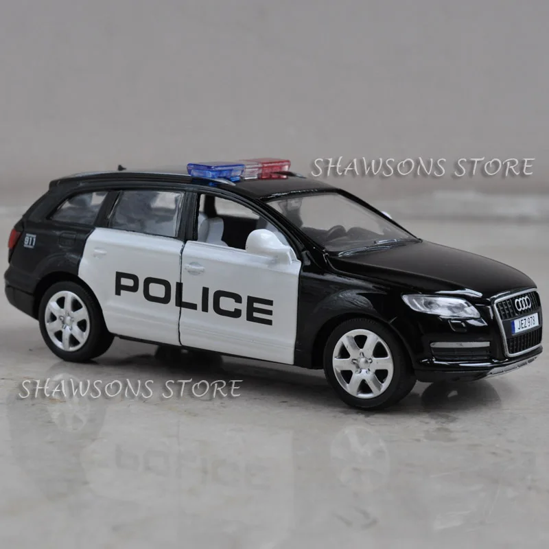 1:32 литье под давлением Модель автомобиля игрушки оттяните назад Audi Q7 Полицейская машина Реплика со звуком и светом