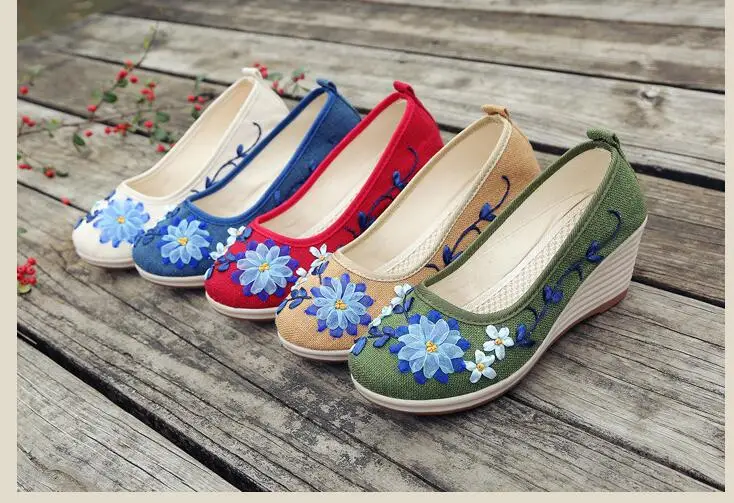 Летние женские туфли-лодочки льняная обувь Тканевая обувь на танкетке с цветочной вышивкой Женские туфли на платформе для танцев zapatos mujer