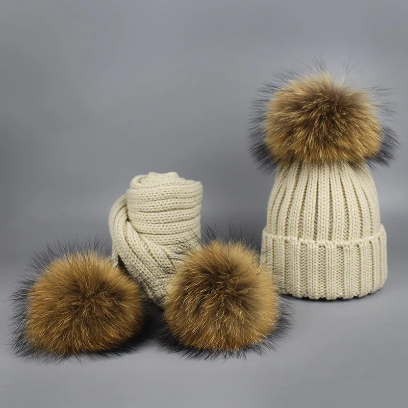 Beige Г. Шапка с помпоном для девочек, теплые вязаные с помпоном из меха, шапка с помпоном и шарф, комплект, детская зимняя шапка с помпоном из натурального меха енота, Skullies - Цвет: Beige