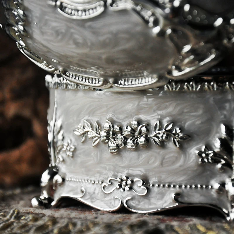 Magic Jewelry Box European Ring Boxes Princess Earrings Bracelets Necklaces Organizer Metal Polishing Curve Storage Box Magic Jewelry Box European Ring Boxes Princess Earrings Bracelets Necklaces Organizer Metal Polishing Curve Storage Box