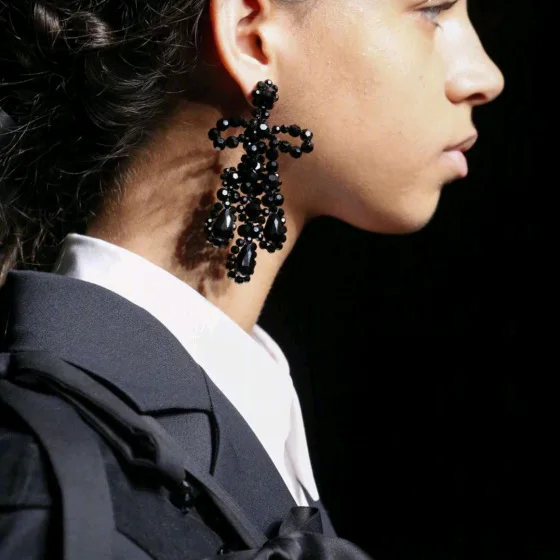 

European and American Fashion Week retro wind crystal nail girl