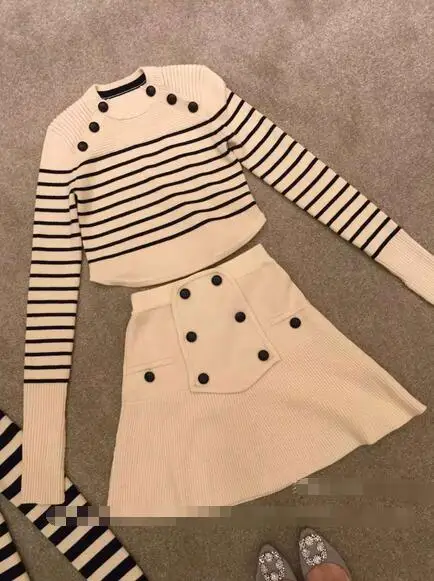 

Sale 2015 Fashion Women Luxury NEW Striped wool Sweaters with black buttons Long Sleeved Cropped Short Jumper