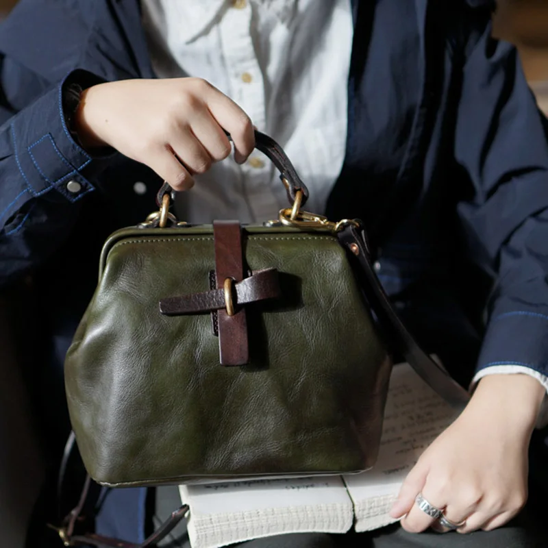 AETOO Leather literature Retro crossbody bag, single shoulder hand to do old doctor bag, fashion small fresh cowhide female bag