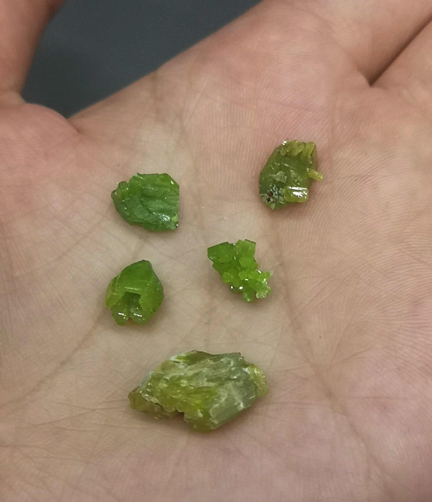 Five Natural stones and crystals natural Pyromorphite mineral specimen collection gemstones quartz from China