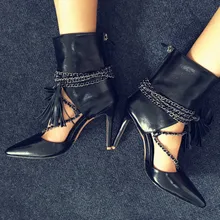 Новинка года; стильная Свадебная вечеринка Туфли под платье женская обувь с острым носком на высоком каблуке пинетки Mujer вырезы, украшенные цепочкой; ботильоны