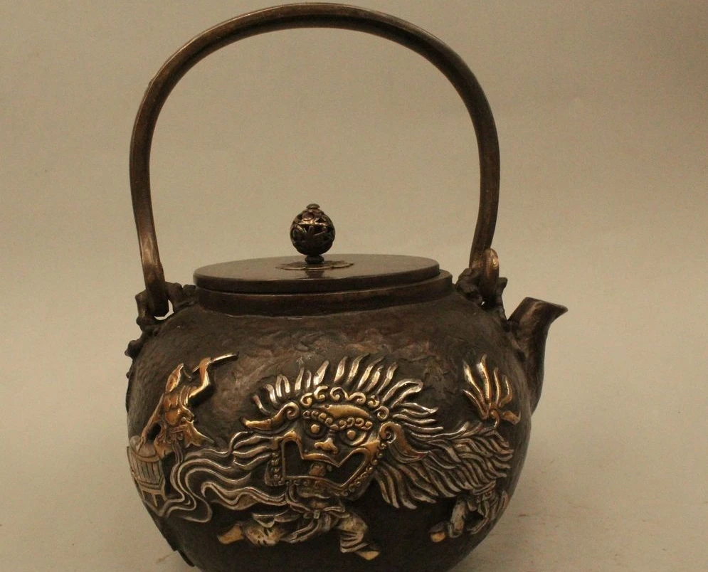 

9"Archaic Japan Japanese Iron Lucky lion dance Kettle Wine Tea Pot Flagon