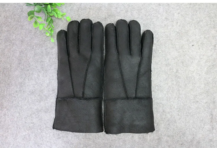 Russian Winter Super Warm Gloves Men Genuine Sheep Fur Mittens Male Outdoor Driving Motorcycle Gloves Soft Warm Windproof Gloves best winter gloves for men