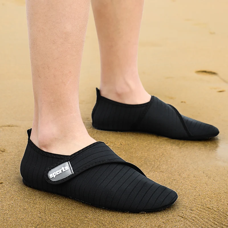 Летняя водонепроницаемая обувь; мужские пляжные сандалии; дышащая Спортивная обувь; мужские быстросохнущие шлепанцы; носки для плавания и дайвинга; Tenis Masculino - Цвет: Черный