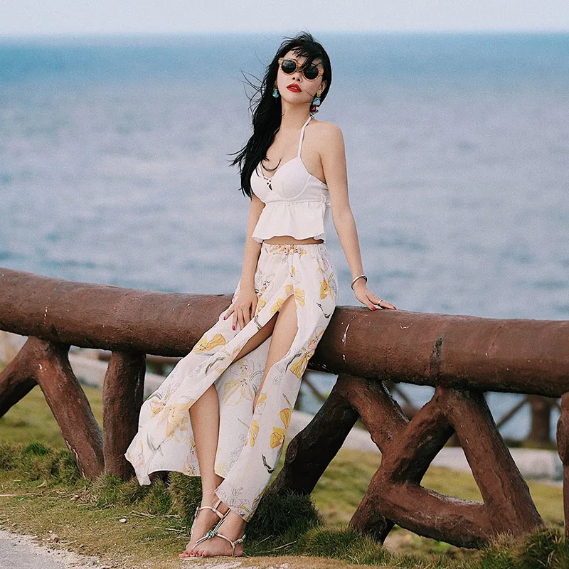 

2019 new sling V-neck halter print skirt three-piece sexy bikini high waist was thin women's beach vacation casual beach skirt