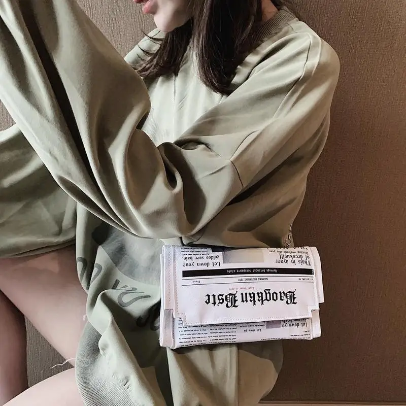 

Newspaper Print Design Crossbody Messenger Bag Women Casual Flap Envelope Bags Day Clutches Purse Chain Shoulder Bag PU Handbag