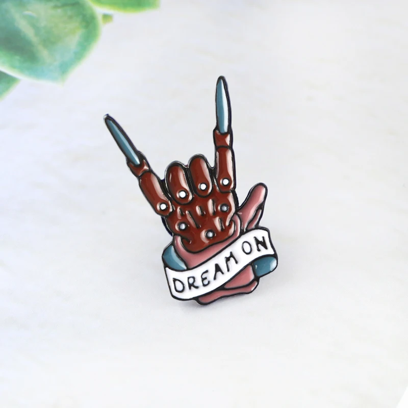 Брошь в виде скелета из рок группы DREAM ON джинсовая рубашка с воротником стиле панк