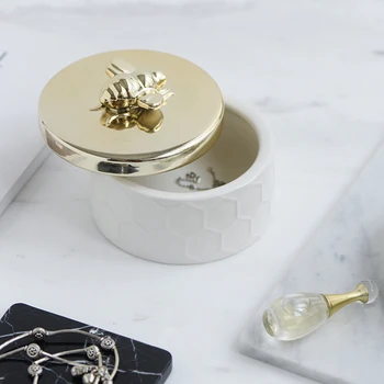 

Ceramic Honeycomb Storage Jar Lovely Golden Bee Jewelry Storage Box Candy Container Home Princess Decoration Crafts Figurines