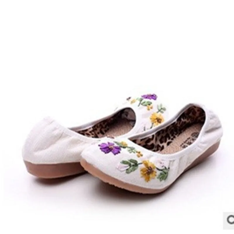 

Ladies Plus size 34-40 Soft Bottom Dancing Old Beijing Embroidery Flowers Hemp Round- toe Flats Boat Shoes Black/White Female's