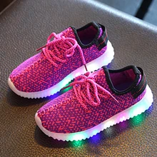 СВЕТОДИОДНЫЕ светящиеся туфли для мальчиков; Модная одежда для девочек с подсветкой обувь для детей светодиодный Schoen, для девочек, партиями по теннисные кроссовки светодиодные Crianca Светящаяся обувь