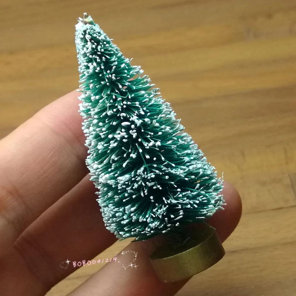 

Dollhouse Miniature 1:6 Toy A Plastic Christmas Tree Height 5.5cm SPO669