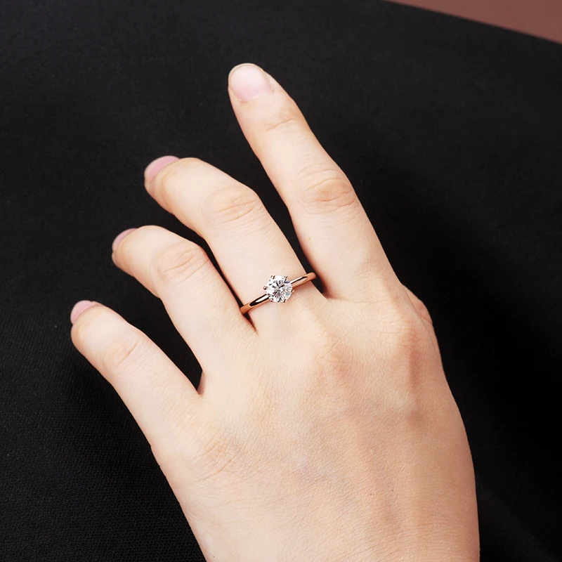 Модное классическое стильное 1ct круглое моиссанитовое кольцо с шестью зубцами 18k