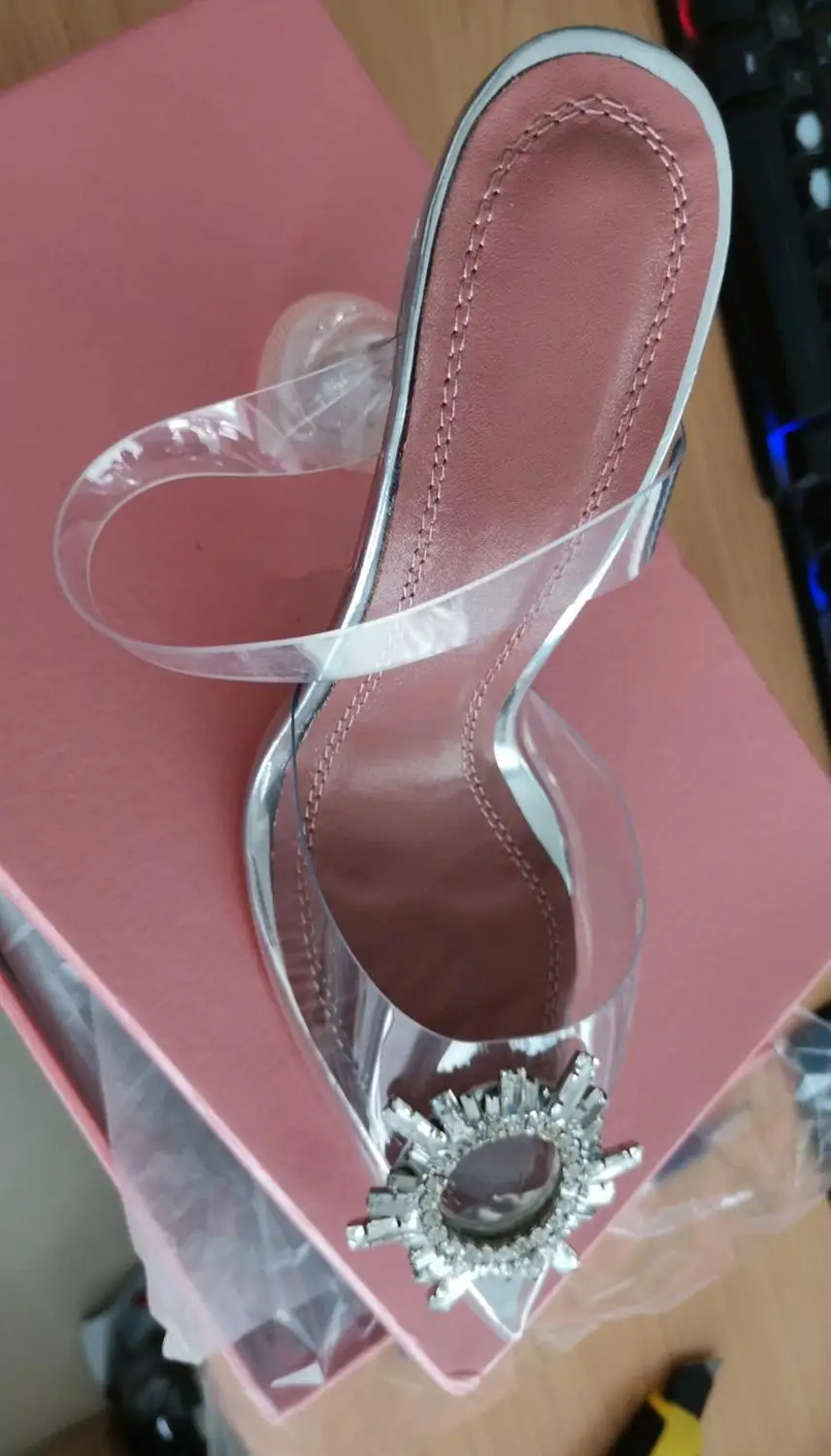 Прозрачные туфли без задника с острым носком и ремешками; обувь на необычном высоком каблуке с украшением в виде кристаллов; свадебные туфли-лодочки; женская свадебная обувь