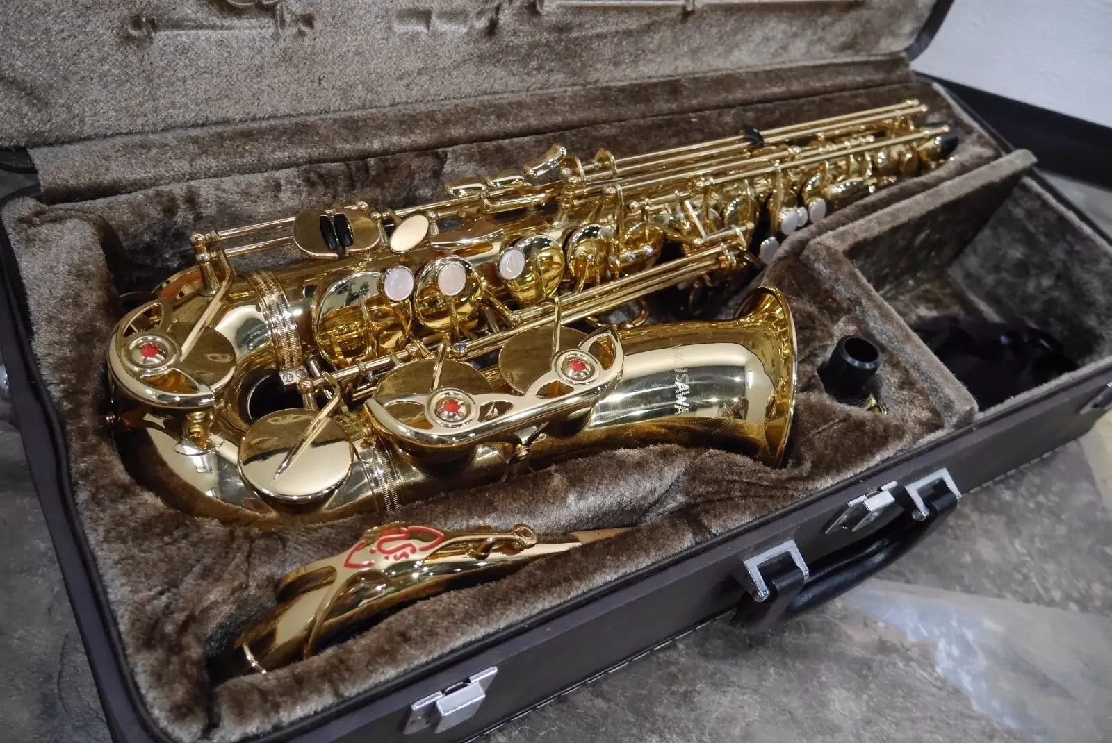 YANAGISAWA Saxophone A 900 used near mint from Japanin Saxophone from