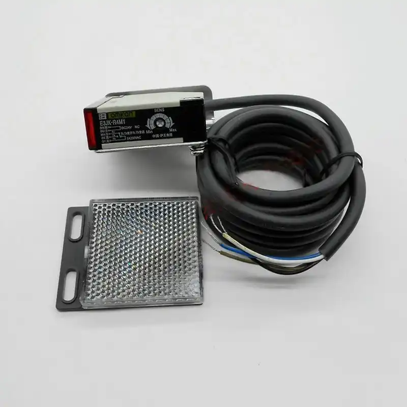 Spiegelnder Reflexions-Lichtschranke 90-250V 3A Sensorschalter E3JK-R4M1