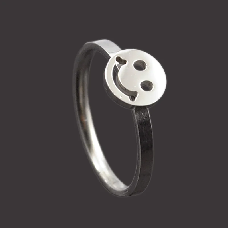 

Dolaime Three-color Ladies Party Simple Fashion Smiley Stainless Steel Ring Winter Cute Christmas high quality gift GR565