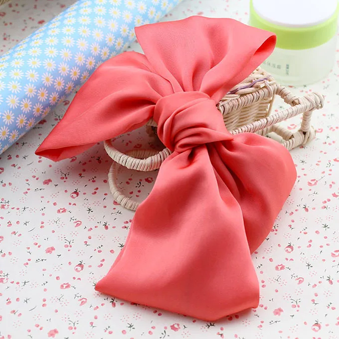 объемный бант из ткани. объемный бант из ткани. бант из ткани своими руками. как сделать большой бант из ткани. бантики из ткани.