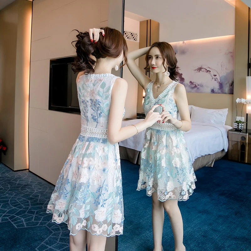 

New High quality brand Embroidered Vintage dress female summer women ladies V-neck fashion flower beach dresses Vestidos Robe