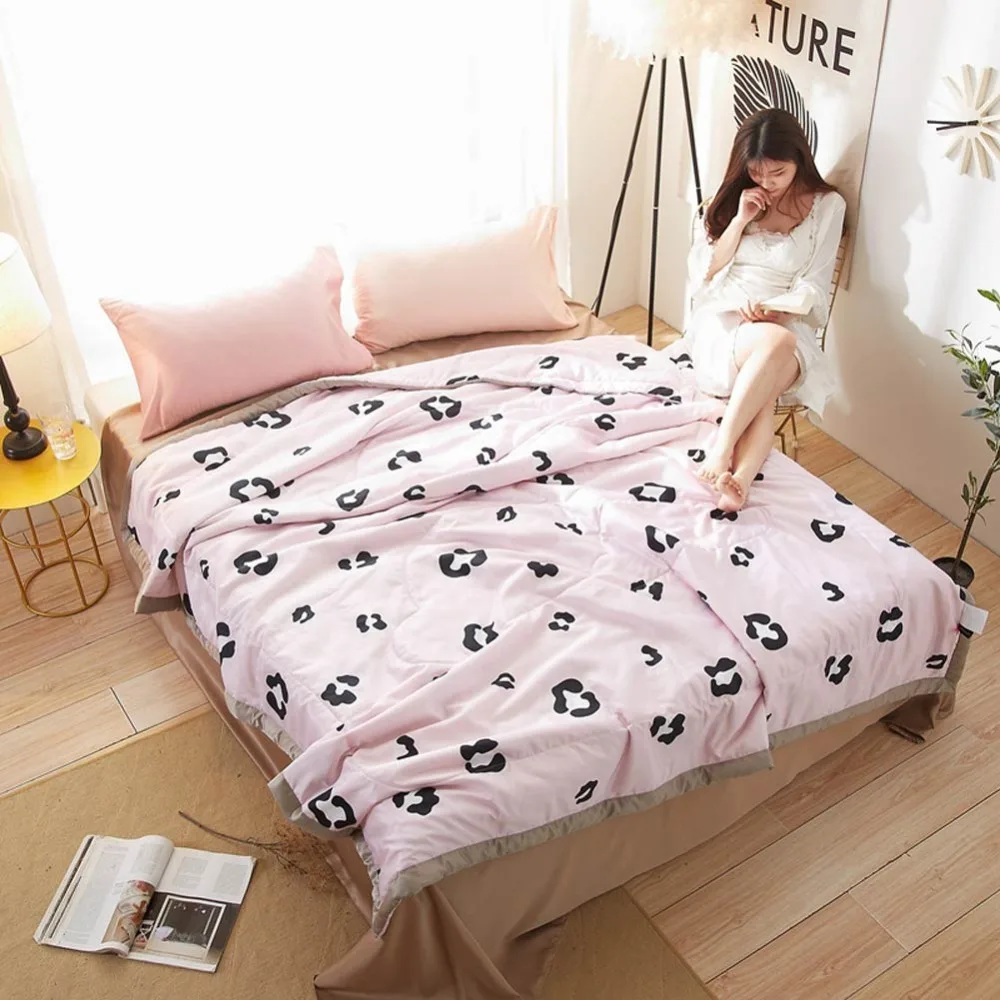 

2019 Pink Leopard Print Thin Summer Quilt Air-condition Stitching Comforter Satin Polyester Fabric Polyester Twin Queen Size