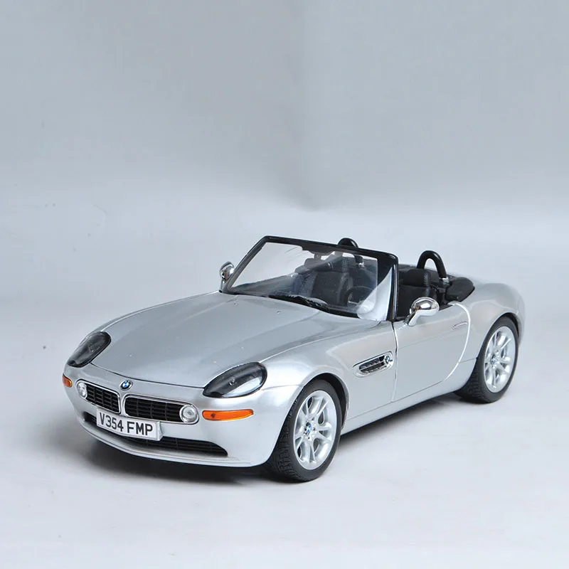 

1:18 Scale Alloy Toy Vehicles BWM James Bond 007 Movie Z8 V354 FMP Series Car Model Of Children's Toy Cars Authentic Kids Toys