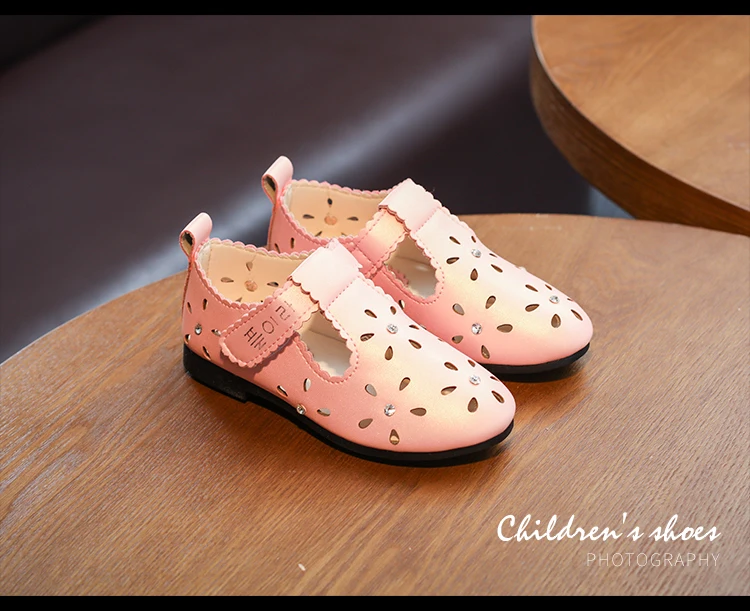 J Ghee 2019 сезон: весна-лето обувь для девочек из искусственной кожи с вырезами со стразами принцесса дышащая детская обувь Детские кроссовки