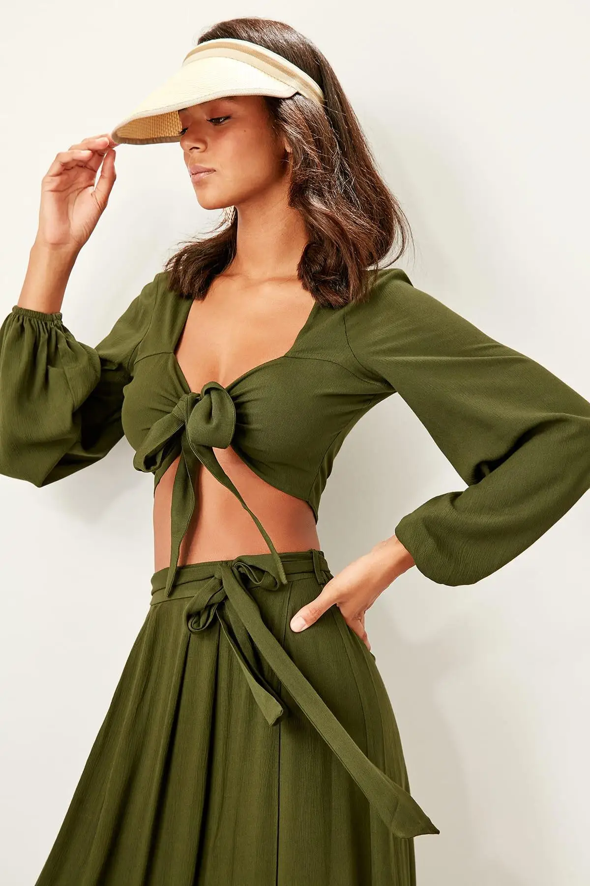 

Trendyol Green Front Lacing Detaylı Viscose Crop Top Blouse TBESS19BB0085