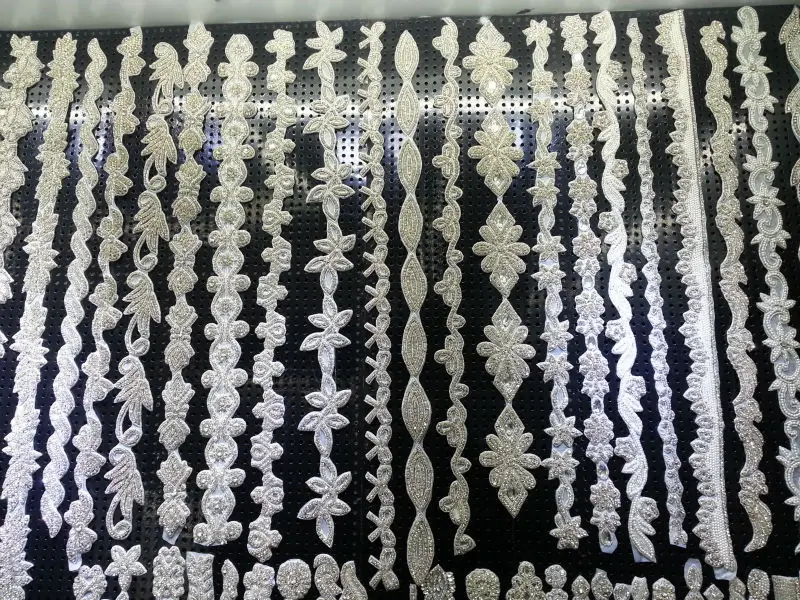 Роскошная белая кружевная свадебная Подвязка свадебная подвязка ручной работы с жемчужными бусинами и прозрачные кристаллы из горного хрусталя HY0023