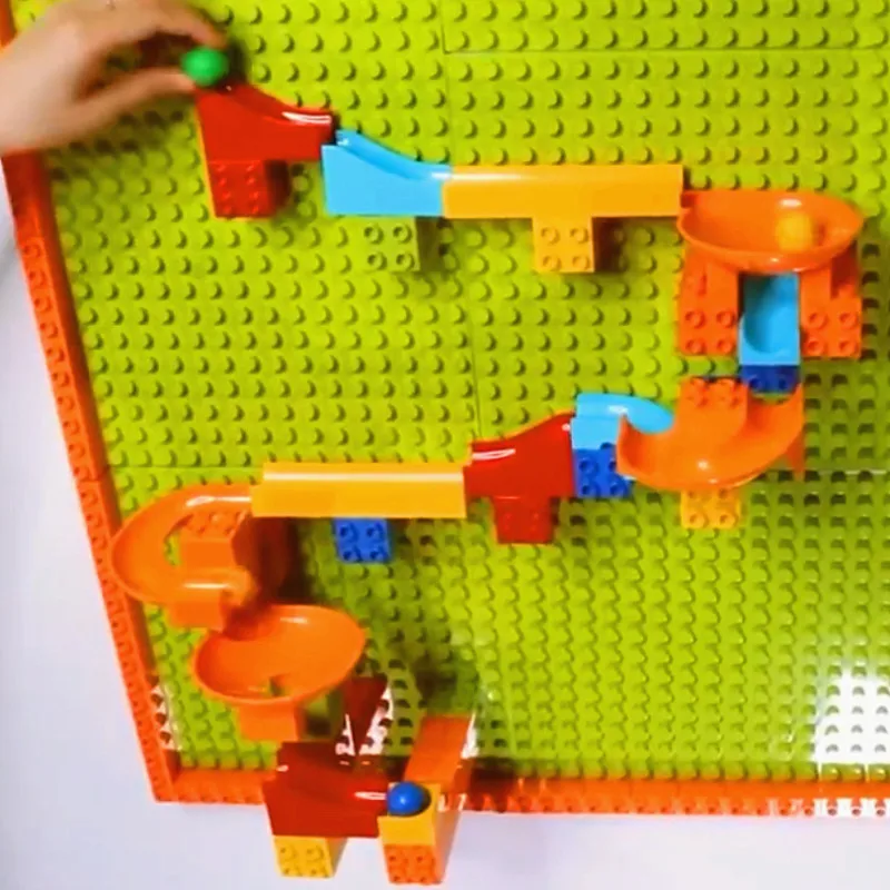 

32pcs / set of large particles erected Marble Runs Race Run building blocks Wall BasePlate marble runway Duplo Kid bricks