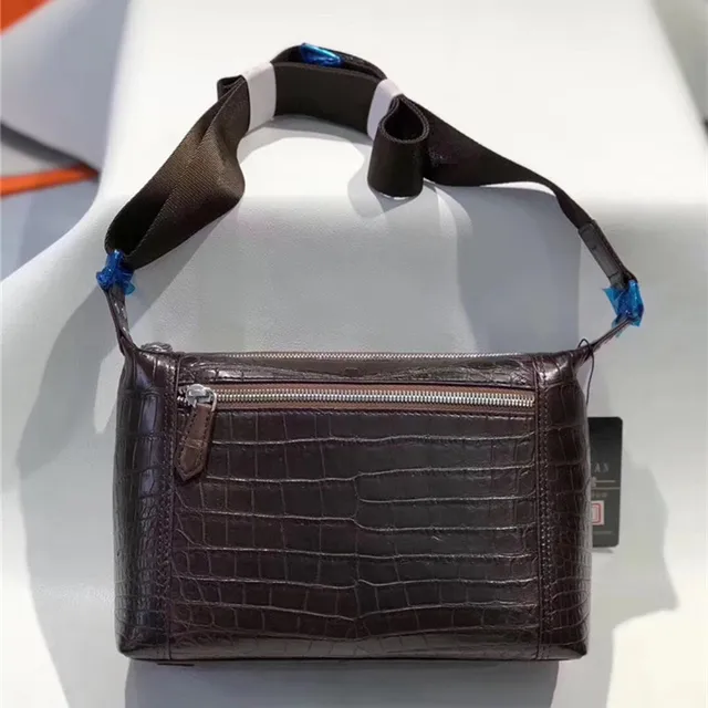 messenger bag with zipper closure