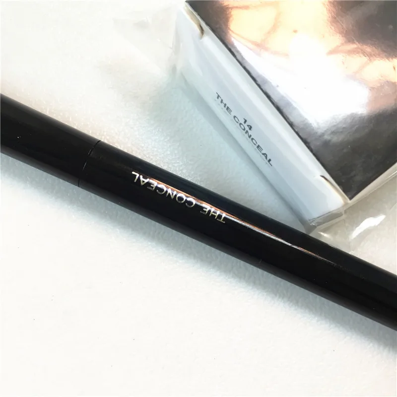 Marc Jacobs The Conceal Brush 14 _ 6