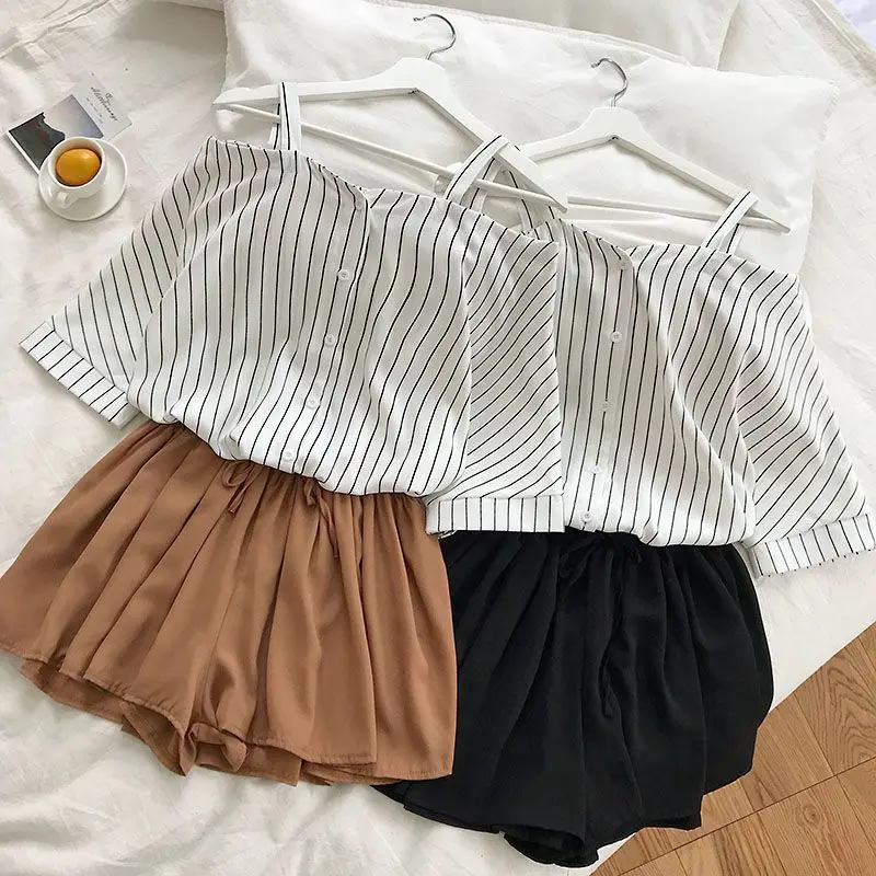2020 new fashion womens two piece set Fresh striped off-the-shoulder loose blosue top + elastic waist shorts suit