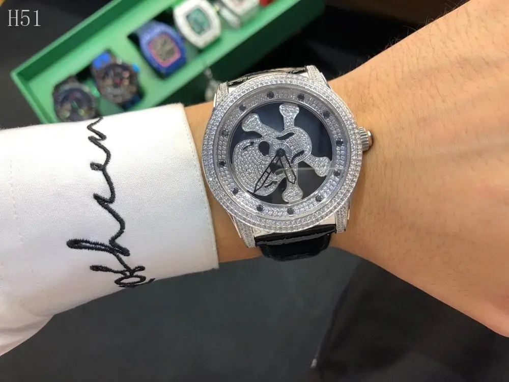 

Luxury Brand New Men Watch Quartz Watch white Diamonds Genuine Leather 3ATM Water Resistant Mens Rotating Skull Sports Watch