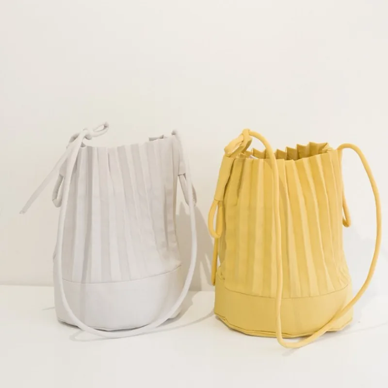 [Super Beabob] Весенняя женская одноцветная плиссированная сумка-мессенджер с завязками, вместительная сумка с одним ремешком LI617
