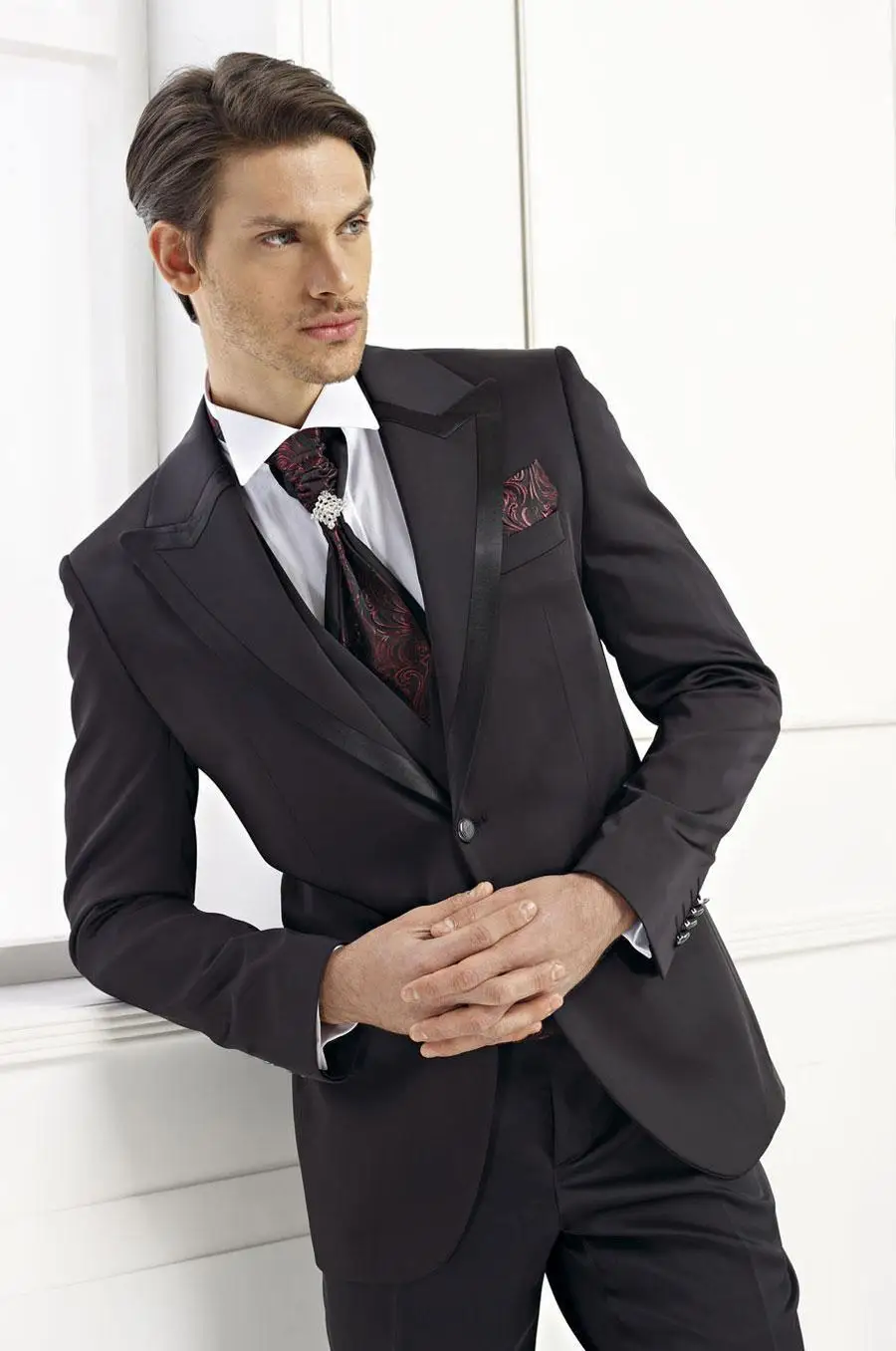 New Arrival new design custom Italian formal men suit Slim fit peaked