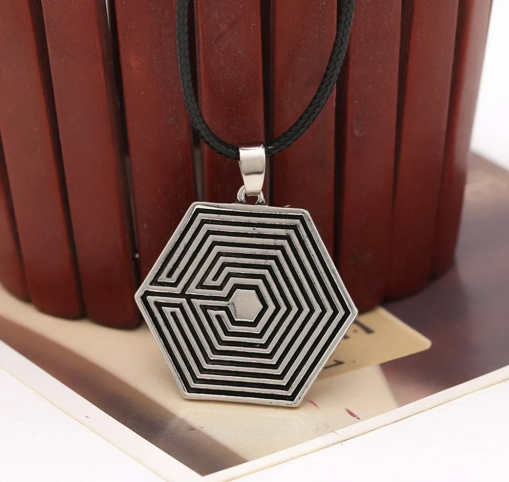 

The New Selling EXO Korean Star Style Combination Of Stars And 6 Hexagram Spider Web Mini Pattern Plugin Pendant Exo Necklace