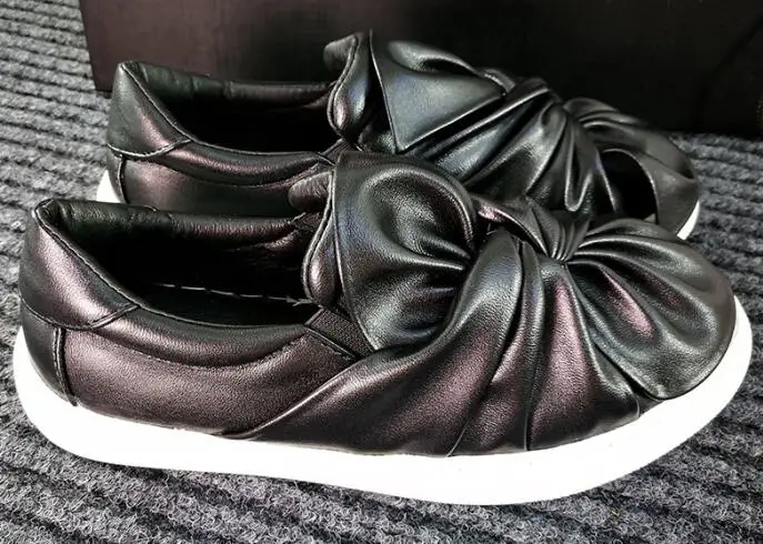 Роскошные европейские Эспадрильи из натуральной кожи; известный бренд года; лоферы с круглым носком; Женская плиссированная обувь на плоской подошве с бантом; маленькие белые туфли для девочек - Цвет: Черный