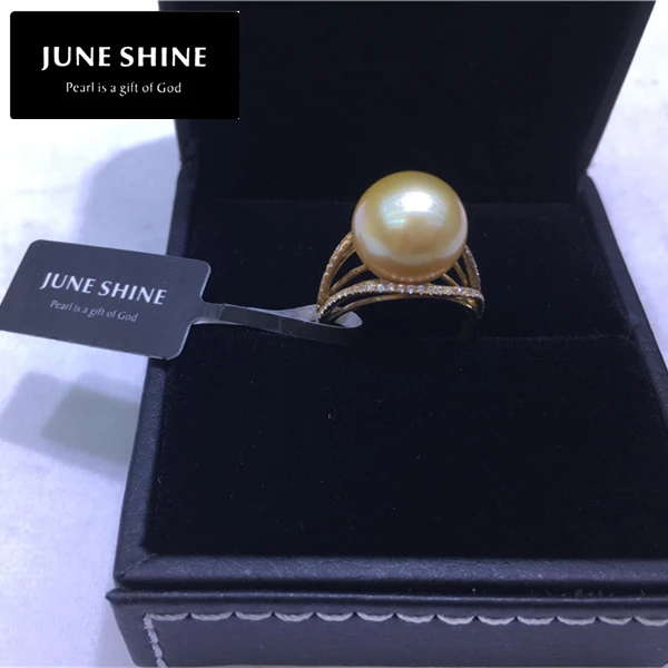 

R001 southsea pearl ring , real pearls rings . 18K gold .