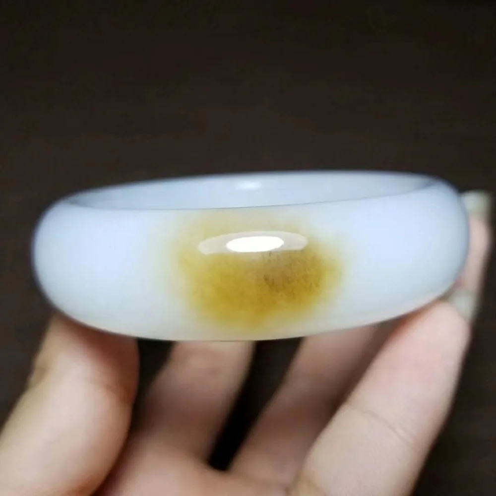 

Russian material and Tianyu sugar white yu bracelet/
