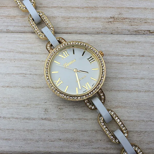 Высокое качество Диск металлической цепочкой часы, 4 цвета излучающих римскими цифрами проложить ссылка браслет часы для Для женщин Женева Смотреть - Цвет: Белый